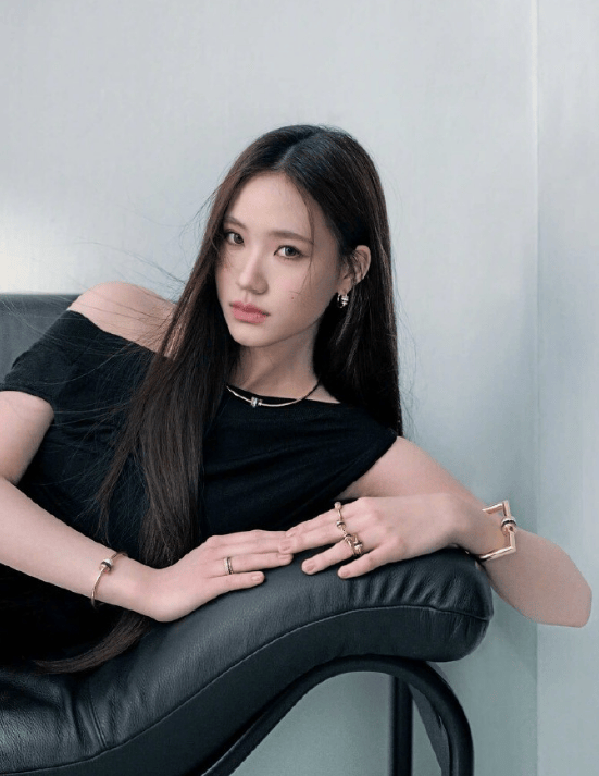泸深A融通 小S二女儿回应是否进入演艺圈 称目前还在观望中